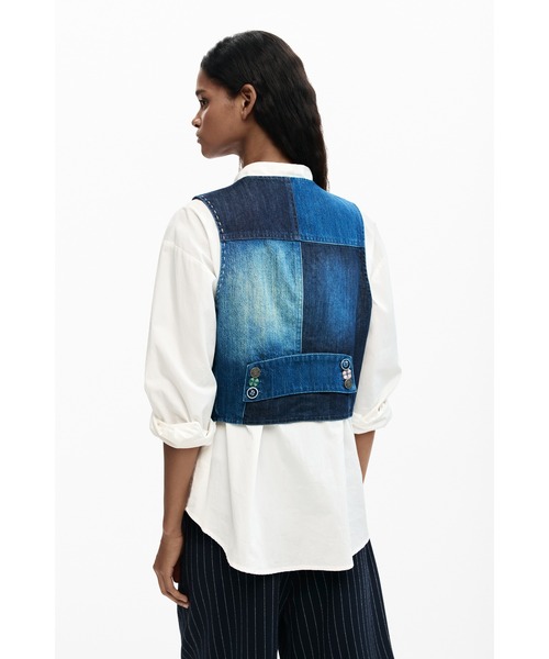 Desigual（デシグアル）の「パッチワークデニム ノースリーブベストジャケット（デニムジャケット・レディース・ブルー・S/M/L/XS/XL）」の3枚目の写真