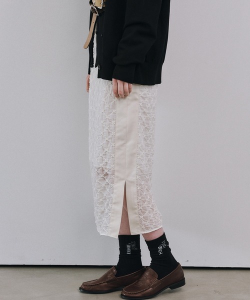 LE CIEL BLEU（ルシェルブルー）の「シフォンシュリンクレースペンシルスカート / Chiffon Shrink Lace Pencil Skirt（スカート・レディース・ホワイト/ブラック・34/36/38）」の2枚目の写真