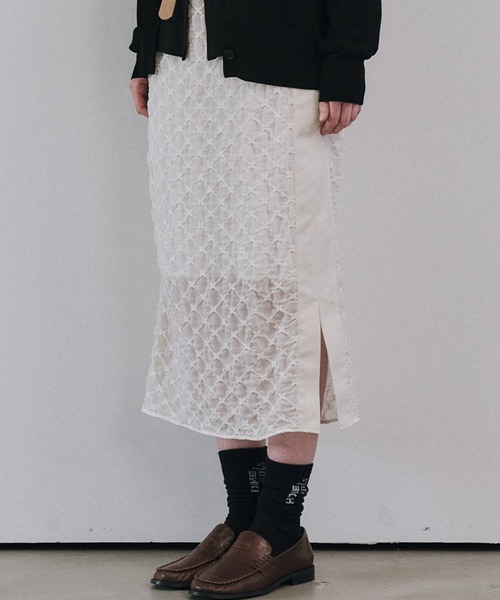 LE CIEL BLEU（ルシェルブルー）の「シフォンシュリンクレースペンシルスカート / Chiffon Shrink Lace Pencil Skirt（スカート・レディース・ホワイト/ブラック・34/36/38）」の5枚目の写真