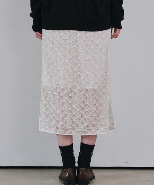 LE CIEL BLEU（ルシェルブルー）の「シフォンシュリンクレースペンシルスカート / Chiffon Shrink Lace Pencil Skirt（スカート・レディース・ホワイト/ブラック・34/36/38）」の8枚目の写真