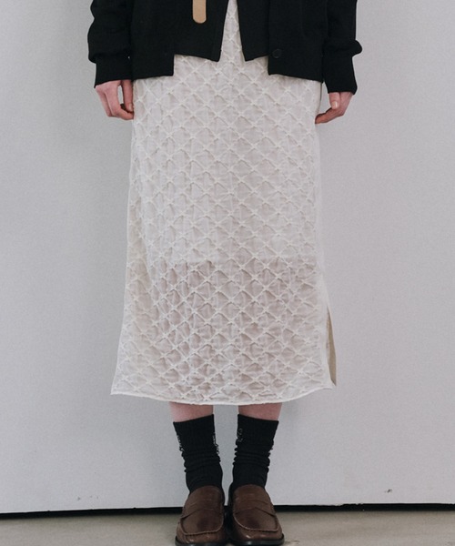 LE CIEL BLEU（ルシェルブルー）の「シフォンシュリンクレースペンシルスカート / Chiffon Shrink Lace Pencil Skirt（スカート・レディース・ホワイト/ブラック・34/36/38）」の7枚目の写真