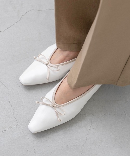 welleg（ウェレッグ）の「サテンリボン スクエアトゥ バレエシューズ（バレエシューズ・レディース・ホワイト系その他/アイボリー/ブラック/ブラウン・22.5cm/22.0cm/21.5cm/25.0cm/24.5cm/24.0cm/23.5cm/23.0cm/26.0cm/25.5cm）」の2枚目の写真