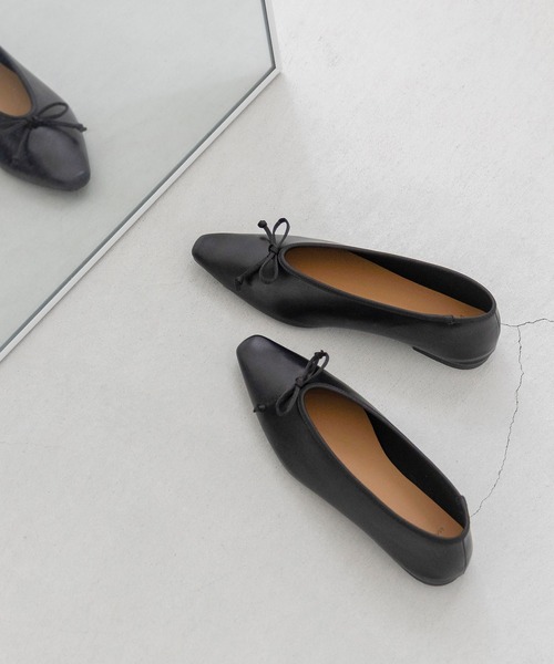 welleg（ウェレッグ）の「サテンリボン スクエアトゥ バレエシューズ（バレエシューズ・レディース・ホワイト系その他/アイボリー/ブラック/ブラウン・22.5cm/22.0cm/21.5cm/25.0cm/24.5cm/24.0cm/23.5cm/23.0cm/26.0cm/25.5cm）」の3枚目の写真