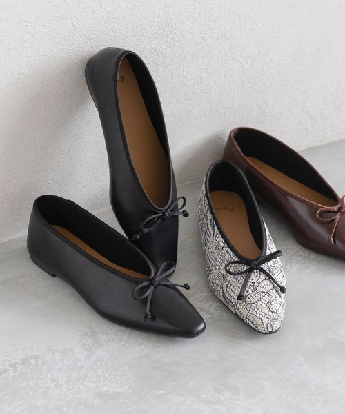 welleg（ウェレッグ）の「サテンリボン スクエアトゥ バレエシューズ（バレエシューズ・レディース・ホワイト系その他/アイボリー/ブラック/ブラウン・22.5cm/22.0cm/21.5cm/25.0cm/24.5cm/24.0cm/23.5cm/23.0cm/26.0cm/25.5cm）」の5枚目の写真