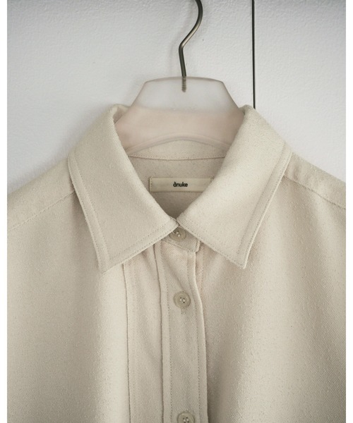 anuke（アンヌーク）の「Nep Over Shirts（シャツ/ブラウス・レディース・アイボリー/チャコールグレー・FREE）」の5枚目の写真