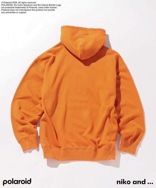 niko and...（ニコアンド）の「【Polaroid(ポラロイド)】プリントパーカー（パーカー・メンズ・オレンジ/オフホワイト/ブラック・LARGE/MEDIUM）」の13枚目の写真
