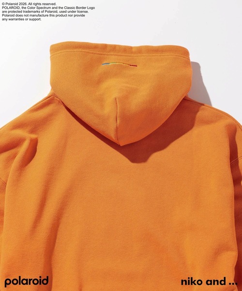 niko and...（ニコアンド）の「【Polaroid(ポラロイド)】プリントパーカー（パーカー・メンズ・オレンジ/オフホワイト/ブラック・LARGE/MEDIUM）」の14枚目の写真