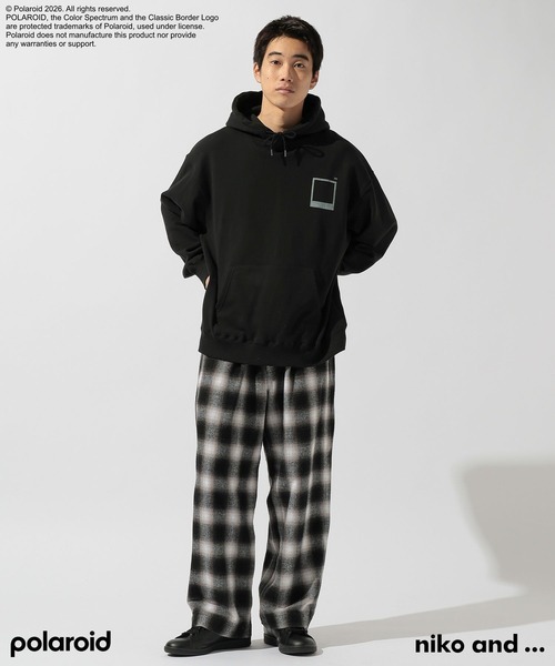 niko and...（ニコアンド）の「【Polaroid(ポラロイド)】プリントパーカー（パーカー・メンズ・オレンジ/オフホワイト/ブラック・LARGE/MEDIUM）」の21枚目の写真