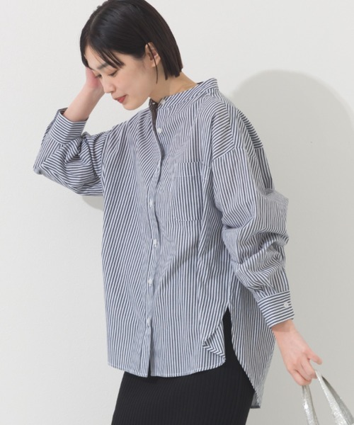 OMNES(オムネス)の「オーバーサイズバンドカラーストライプ長袖シャツ(シャツ/ブラウス・レディース・ネイビー/ブラック/グリーン・FREE)」の2枚目の写真