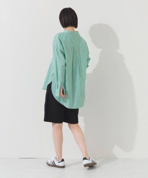 OMNES(オムネス)の「オーバーサイズバンドカラーストライプ長袖シャツ(シャツ/ブラウス・レディース・ネイビー/ブラック/グリーン・FREE)」の7枚目の写真