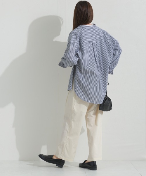 OMNES(オムネス)の「オーバーサイズバンドカラーストライプ長袖シャツ(シャツ/ブラウス・レディース・ネイビー/ブラック/グリーン・FREE)」の20枚目の写真