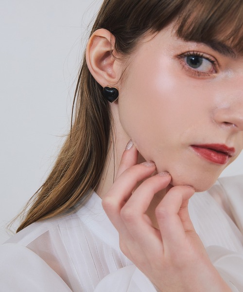 EIMY ISTOIRE(エイミーイストワール)の「EIMY プランプハートピアス(ピアス(両耳用)・レディース・ブラック/レッド・F)」の1枚目の写真