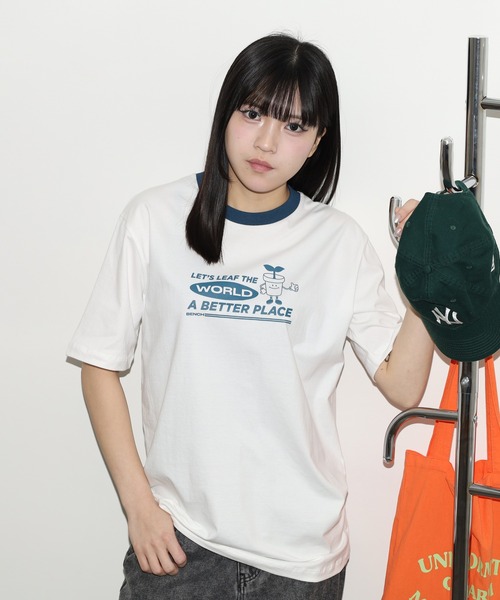 BENCH(ベンチ)の「Bench コットン プリント半袖TEEシャツ(Tシャツ/カットソー・メンズ・グレー/ベージュ系1/ベージュ系/ベージュ/ブラック/ホワイト/チャコールグレー/ネイビー/パープル/ホワイト系3/ホワイト系2/ホワイト系1/ホワイト系/ダークインディゴブルー/オールドローズ系/グリーン/ブルー/レッド/ネイビー系/グリーン系/ベージュ系2・L/M/XL)」の2枚目の写真