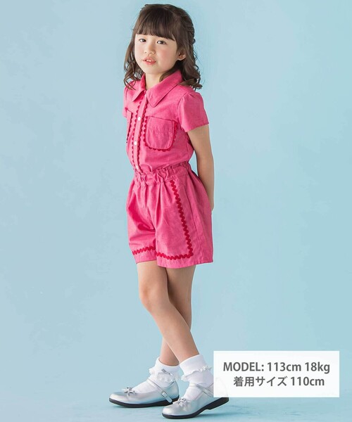 BeBe Petits Pois Vert（ベベプチポワヴェール）の「【店舗限定】ダンガリーブラウス＋ショートパンツセットアップ(95～150㎝)（セットアップ・キッズ・ブルー/レッド・110cm/130cm/140cm/120cm/150cm/100cm/95cm）」の6枚目の写真