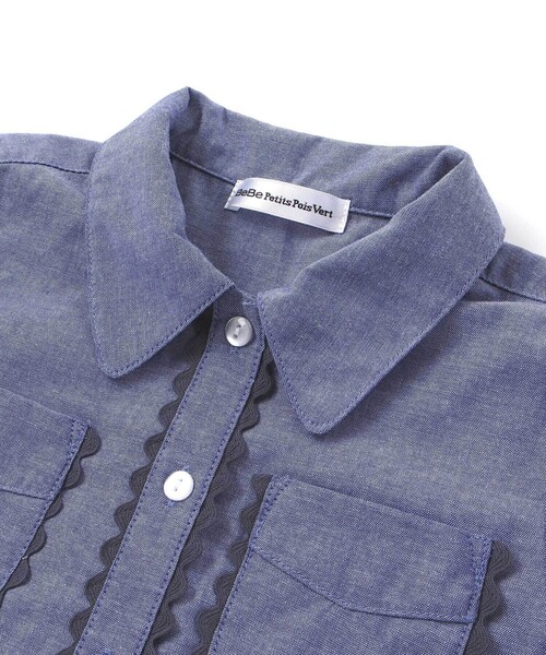 BeBe Petits Pois Vert（ベベプチポワヴェール）の「【店舗限定】ダンガリーブラウス＋ショートパンツセットアップ(95～150㎝)（セットアップ・キッズ・ブルー/レッド・110cm/130cm/140cm/120cm/150cm/100cm/95cm）」の15枚目の写真