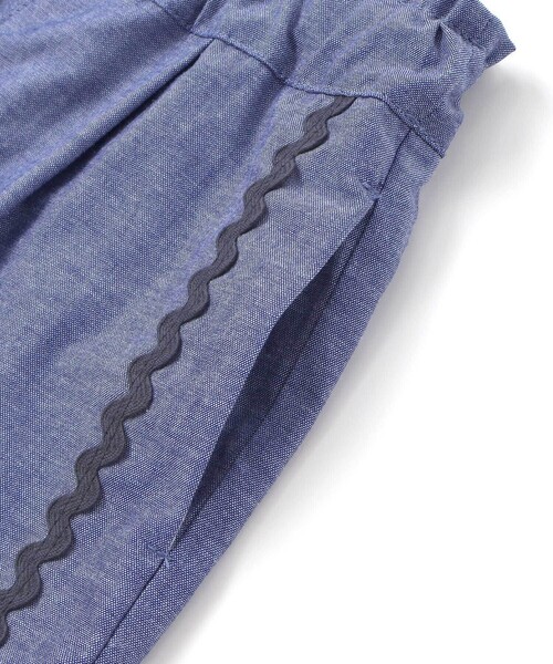 BeBe Petits Pois Vert（ベベプチポワヴェール）の「【店舗限定】ダンガリーブラウス＋ショートパンツセットアップ(95～150㎝)（セットアップ・キッズ・ブルー/レッド・110cm/130cm/140cm/120cm/150cm/100cm/95cm）」の20枚目の写真