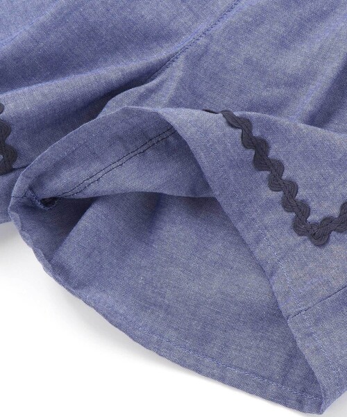 BeBe Petits Pois Vert（ベベプチポワヴェール）の「【店舗限定】ダンガリーブラウス＋ショートパンツセットアップ(95～150㎝)（セットアップ・キッズ・ブルー/レッド・110cm/130cm/140cm/120cm/150cm/100cm/95cm）」の21枚目の写真