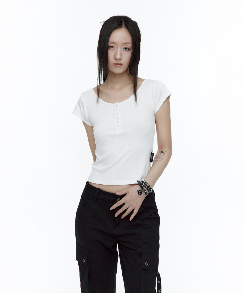 ROUGHNECK(ラフネック)の「アスキー クロス ヘンリーネック Tシャツ ホワイト(Tシャツ/カットソー・レディース・その他・SMALL/MEDIUM)」の9枚目の写真