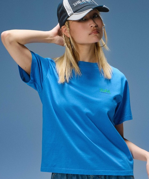 X-girl(エックスガール)の「SIDE LOGO FACE LABEL S/S TEE(Tシャツ/カットソー・レディース・ブルー/ブラック/ホワイト・S/M/L)」の5枚目の写真