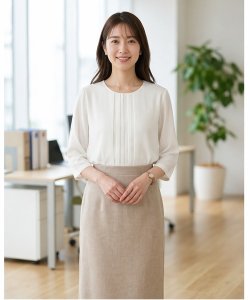 Perfect Suit FActory(パーフェクトスーツファクトリー)の「【軽やか/上品/光沢感】タックバルーンブラウス ブラック/グレー/オフホワイト/ピンク(Tシャツ/カットソー・レディース・オフホワイト/ライトグレー/ブラック/ピンク・S/M/L)」の2枚目の写真