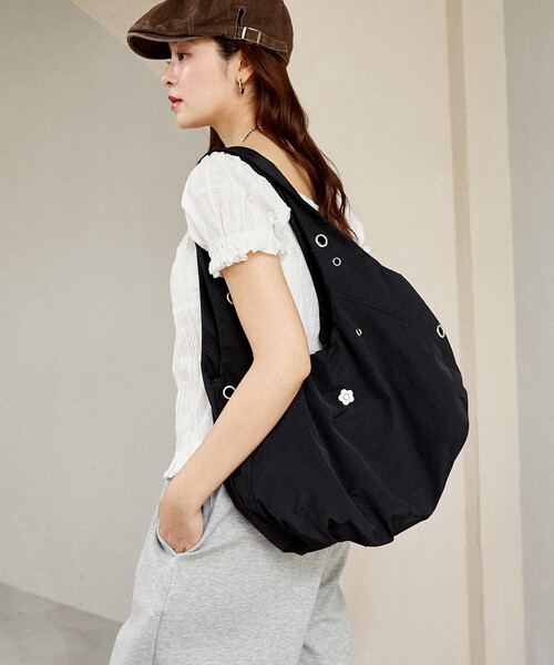 MARY QUANT(マリークワント)の「MARY QUANT × PUBLUX/マリークワント ハトメトートバッグ 限定展開(トートバッグ・レディース・ブラック/モカ/ライトグレー・ONE SIZE)」の6枚目の写真