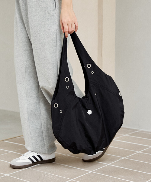 MARY QUANT(マリークワント)の「MARY QUANT × PUBLUX/マリークワント ハトメトートバッグ 限定展開(トートバッグ・レディース・ブラック/モカ/ライトグレー・ONE SIZE)」の9枚目の写真