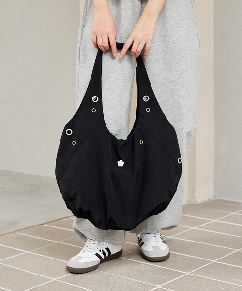 MARY QUANT(マリークワント)の「MARY QUANT × PUBLUX/マリークワント ハトメトートバッグ 限定展開(トートバッグ・レディース・ブラック/モカ/ライトグレー・ONE SIZE)」の10枚目の写真