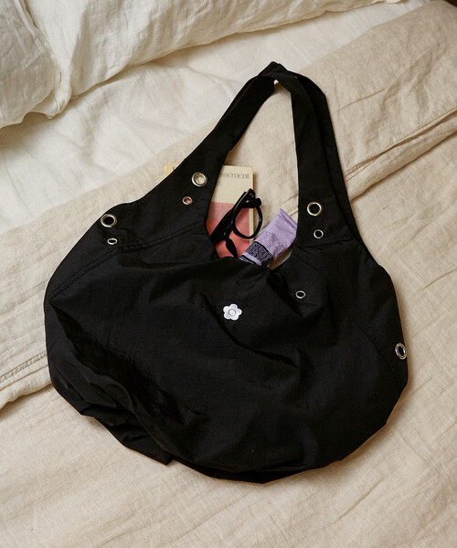 MARY QUANT(マリークワント)の「MARY QUANT × PUBLUX/マリークワント ハトメトートバッグ 限定展開(トートバッグ・レディース・ブラック/モカ/ライトグレー・ONE SIZE)」の11枚目の写真