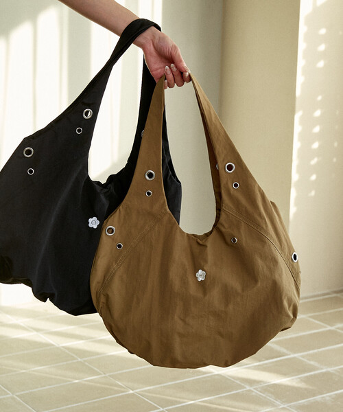 MARY QUANT(マリークワント)の「MARY QUANT × PUBLUX/マリークワント ハトメトートバッグ 限定展開(トートバッグ・レディース・ブラック/モカ/ライトグレー・ONE SIZE)」の13枚目の写真