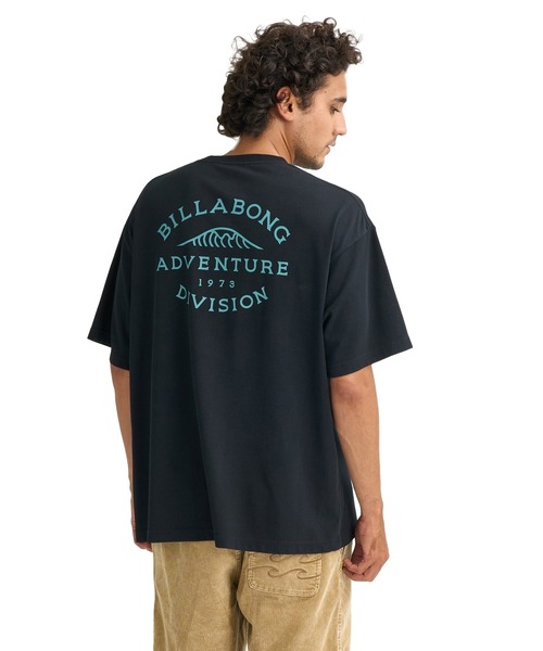 BILLABONG(ビラボン)の「BILLABONG メンズ WAVE ALMOND Tシャツ 【2026年春夏モデル】(Tシャツ/カットソー・メンズ・ホワイト/ベージュ/ブルー系その他/ブラック・MEDIUM/LARGE/X-LARGE)」の1枚目の写真