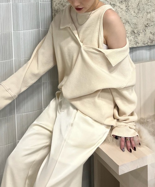 Ameri(アメリ)の「WAFFLE LAYERED DESIGN CUT TOP(Tシャツ/カットソー・レディース・カーキ/アイボリー/チャコールグレー・FREE)」の1枚目の写真