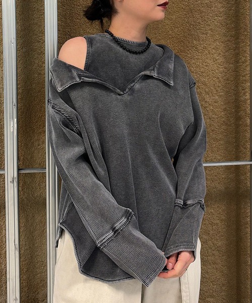 Ameri(アメリ)の「WAFFLE LAYERED DESIGN CUT TOP(Tシャツ/カットソー・レディース・カーキ/アイボリー/チャコールグレー・FREE)」の7枚目の写真
