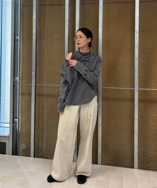 Ameri(アメリ)の「WAFFLE LAYERED DESIGN CUT TOP(Tシャツ/カットソー・レディース・カーキ/アイボリー/チャコールグレー・FREE)」の8枚目の写真