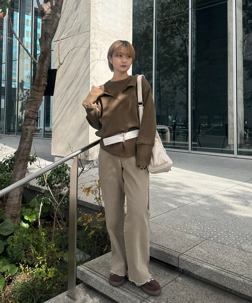 Ameri(アメリ)の「WAFFLE LAYERED DESIGN CUT TOP(Tシャツ/カットソー・レディース・カーキ/アイボリー/チャコールグレー・FREE)」の10枚目の写真