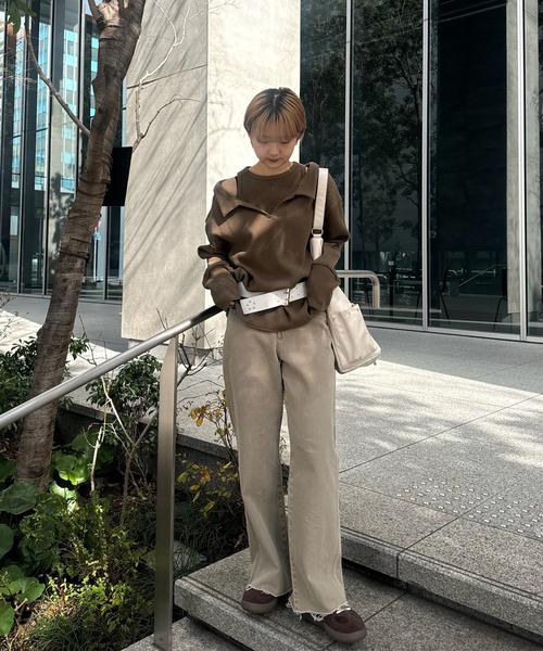 Ameri(アメリ)の「WAFFLE LAYERED DESIGN CUT TOP(Tシャツ/カットソー・レディース・カーキ/アイボリー/チャコールグレー・FREE)」の11枚目の写真