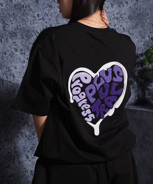 1111clothing（ワンフォークロージング）の「【セットアップ可能】ミニ裏毛 ハートサガラ刺繍 Tシャツ / Mini-fleece Heart Sagara Embroidery T-shirt（Tシャツ/カットソー・メンズ・カモフラージュ/ブラック・L/M/FREE）」の2枚目の写真