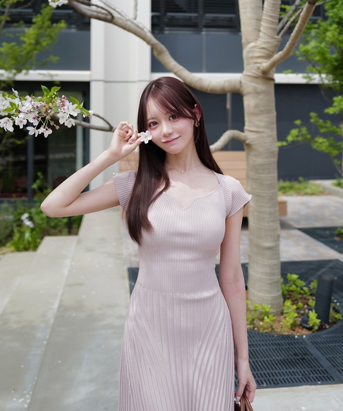 EIMY ISTOIRE(エイミーイストワール)の「フレンチスリーブリブニットフレアワンピース(ワンピース・レディース・ライトピンク/ブラック/ベージュ・38/36/34)」の12枚目の写真
