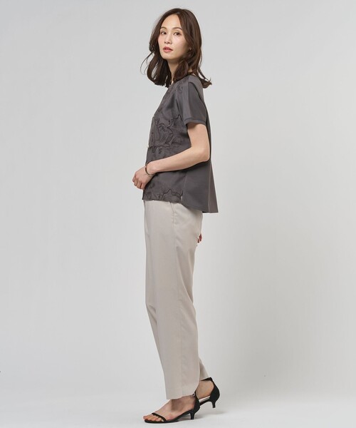 J.PRESS Ladies（J.プレス レディス）の「【一枚で着映え】シアーエンブロイダリー カットソー（Tシャツ/カットソー・レディース・ホワイト系/ベージュ系/ライトグリーン系/グレー系・SMALL）」の9枚目の写真