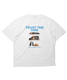 BENCH AT THE GREENE（ベンチアットザグリーン）の「DOG PRINT TEE（Tシャツ/カットソー）」