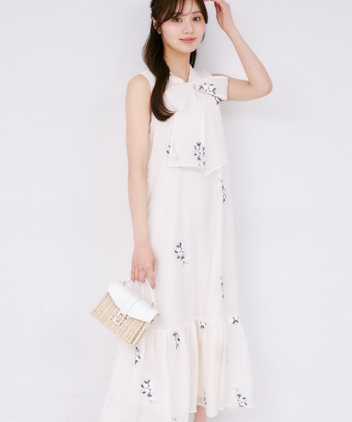 tocco closet(トッコ クローゼット)の「【ZOZO限定】フラワー刺繍ボウタイノースリーブワンピース(ワンピース・レディース・ライトカーキ/アイボリー/ネイビー・M)」の10枚目の写真