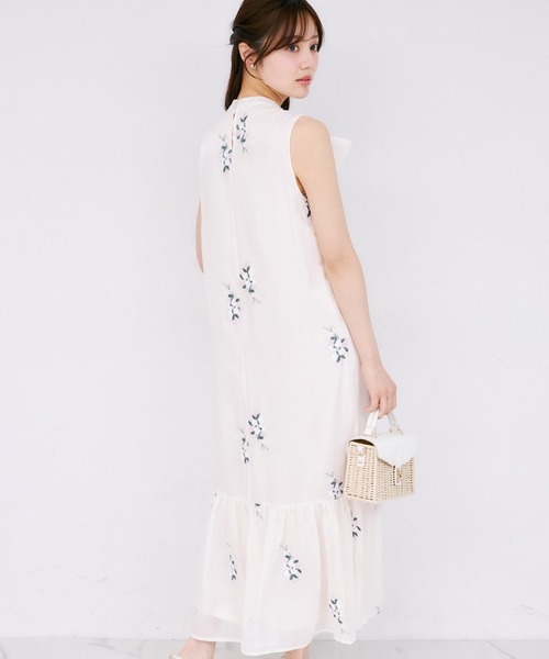 tocco closet(トッコ クローゼット)の「【ZOZO限定】フラワー刺繍ボウタイノースリーブワンピース(ワンピース・レディース・ライトカーキ/アイボリー/ネイビー・M)」の13枚目の写真