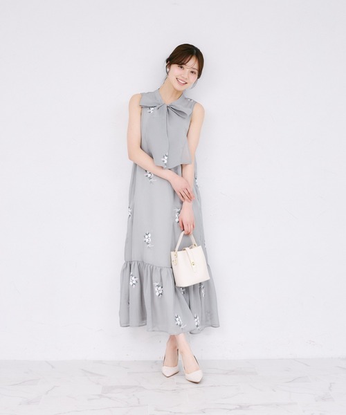 tocco closet(トッコ クローゼット)の「【ZOZO限定】フラワー刺繍ボウタイノースリーブワンピース(ワンピース・レディース・ライトカーキ/アイボリー/ネイビー・M)」の16枚目の写真