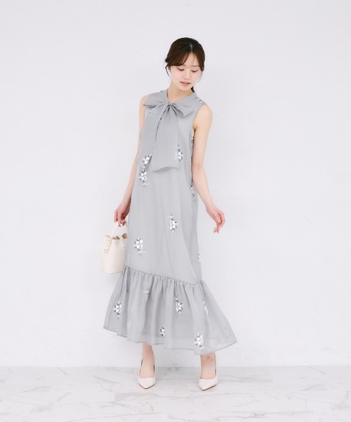 tocco closet(トッコ クローゼット)の「【ZOZO限定】フラワー刺繍ボウタイノースリーブワンピース(ワンピース・レディース・ライトカーキ/アイボリー/ネイビー・M)」の17枚目の写真