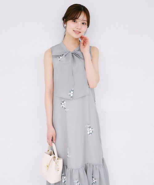 tocco closet(トッコ クローゼット)の「【ZOZO限定】フラワー刺繍ボウタイノースリーブワンピース(ワンピース・レディース・ライトカーキ/アイボリー/ネイビー・M)」の21枚目の写真