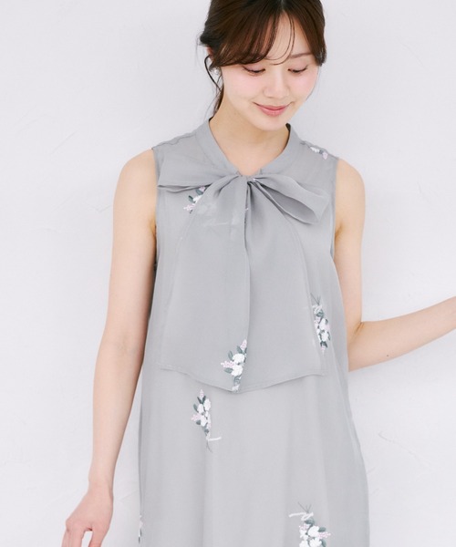tocco closet(トッコ クローゼット)の「【ZOZO限定】フラワー刺繍ボウタイノースリーブワンピース(ワンピース・レディース・ライトカーキ/アイボリー/ネイビー・M)」の22枚目の写真
