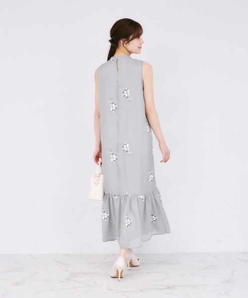 tocco closet(トッコ クローゼット)の「【ZOZO限定】フラワー刺繍ボウタイノースリーブワンピース(ワンピース・レディース・ライトカーキ/アイボリー/ネイビー・M)」の18枚目の写真