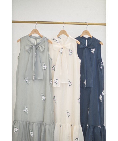 ZOZO限定】フラワー刺繍ボウタイノースリーブワンピース（ワンピース