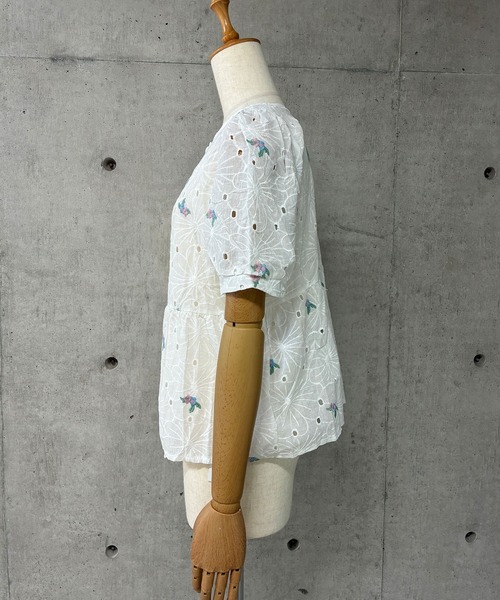 GLAMOROUS JANE(グラマラスジェーン)の「レース小花刺繍半袖ブラウス(シャツ/ブラウス・レディース・ホワイト・M)」の5枚目の写真