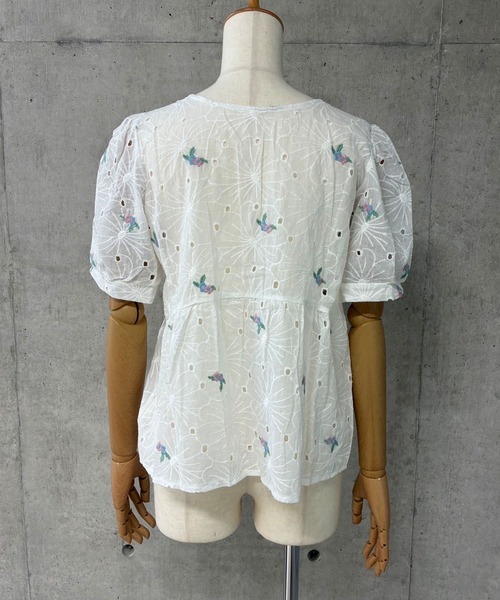 GLAMOROUS JANE(グラマラスジェーン)の「レース小花刺繍半袖ブラウス(シャツ/ブラウス・レディース・ホワイト・M)」の6枚目の写真