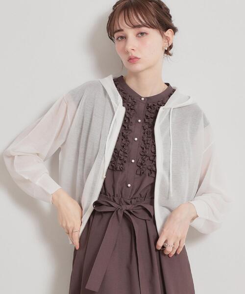 couture brooch(クチュールブローチ)の「【洗える】LEVITAジップアップフーディー(カーディガン/ボレロ・レディース・オフホワイト/サックスブルー/ブラック・42/40/38/36)」の2枚目の写真